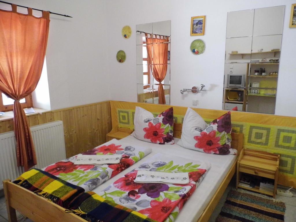 Bakonyi Apartmanhaz Eplény Buitenkant foto