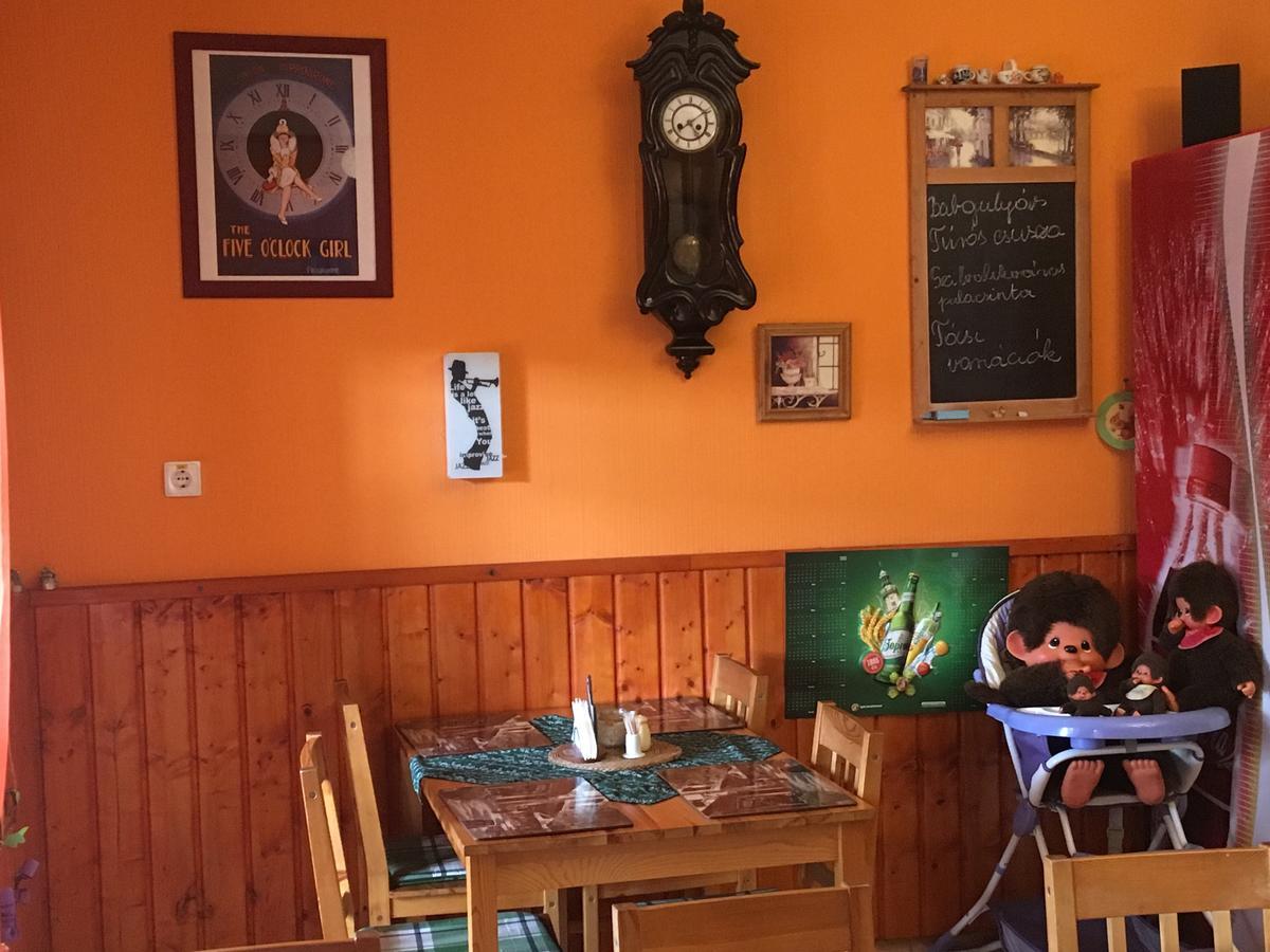 Bakonyi Apartmanhaz Eplény Buitenkant foto