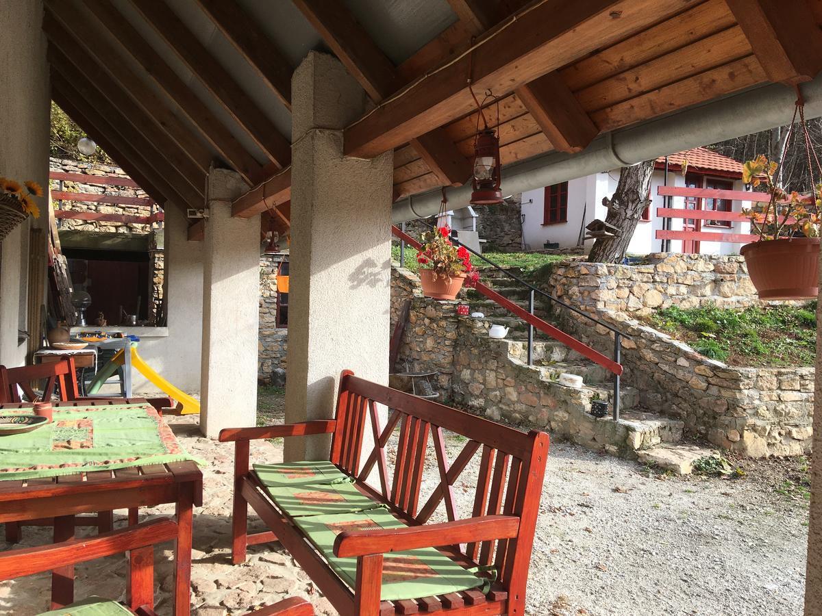 Bakonyi Apartmanhaz Eplény Buitenkant foto