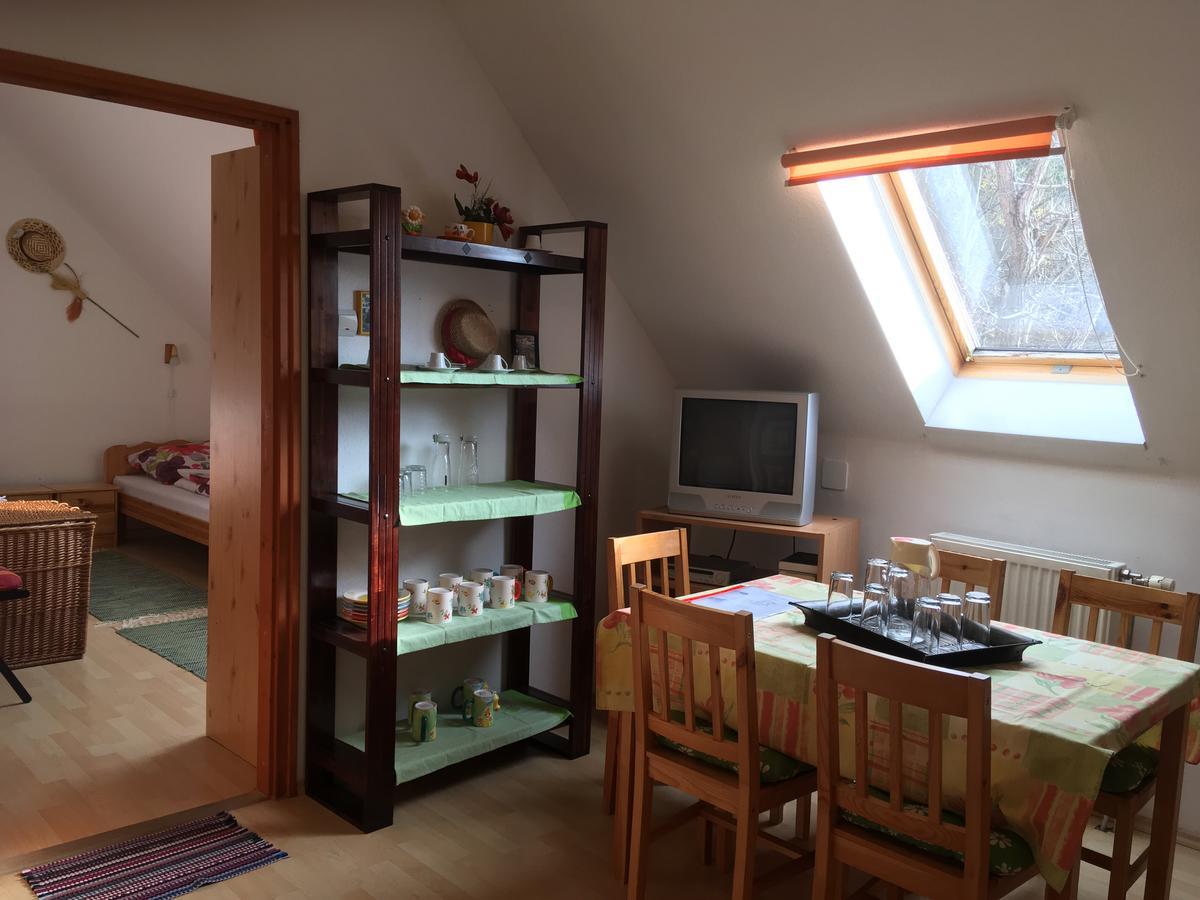 Bakonyi Apartmanhaz Eplény Buitenkant foto
