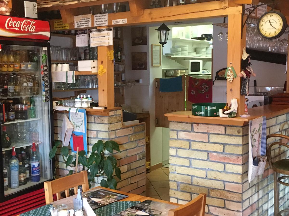 Bakonyi Apartmanhaz Eplény Buitenkant foto