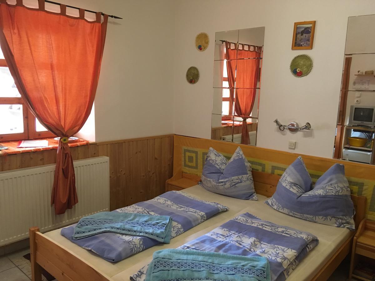 Bakonyi Apartmanhaz Eplény Buitenkant foto