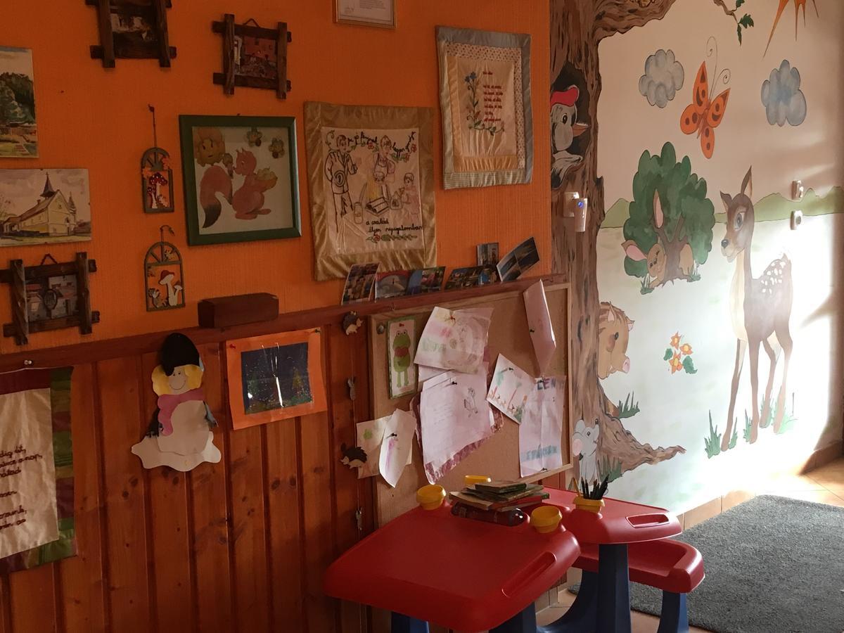 Bakonyi Apartmanhaz Eplény Buitenkant foto