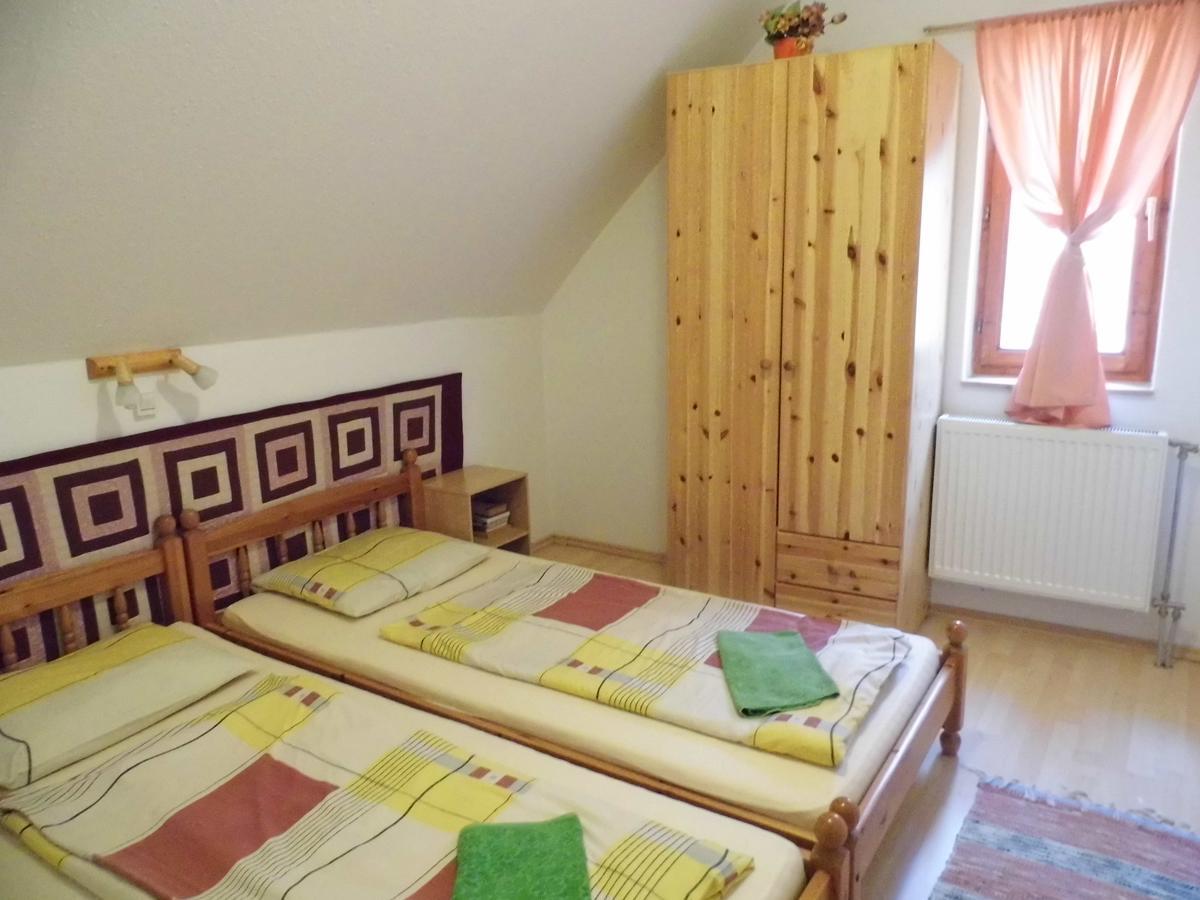 Bakonyi Apartmanhaz Eplény Buitenkant foto