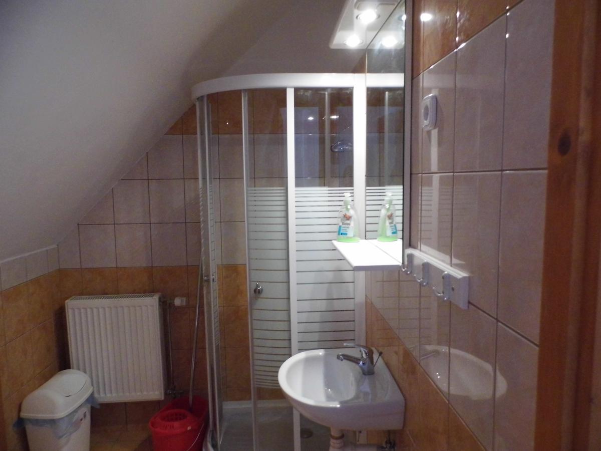 Bakonyi Apartmanhaz Eplény Buitenkant foto