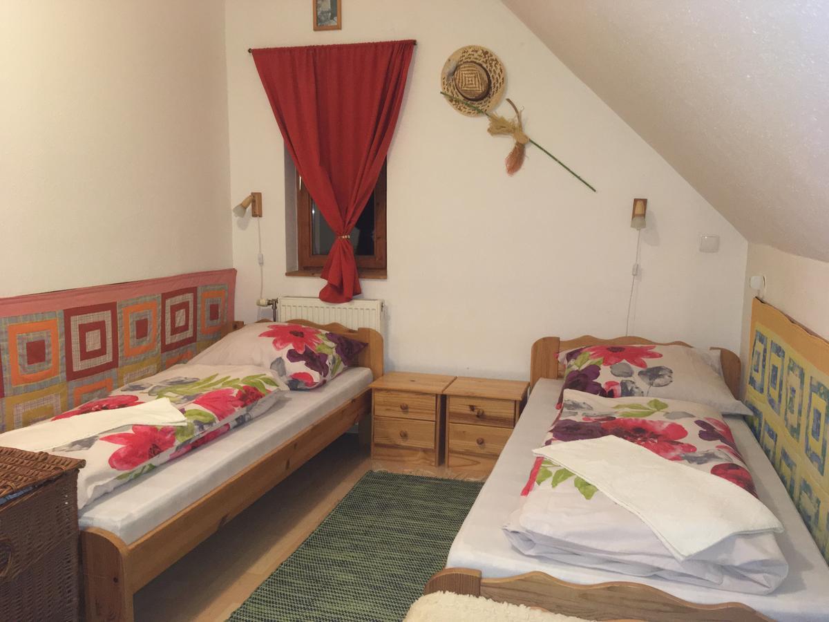 Bakonyi Apartmanhaz Eplény Buitenkant foto